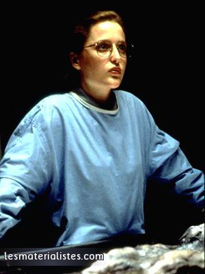 X-Files : Dana Scully sur une table d'autopsie