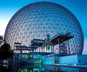 Le musée Biosphère à Montréal dont le dôme a été conçu en 1967 par Buckminster Fuller.