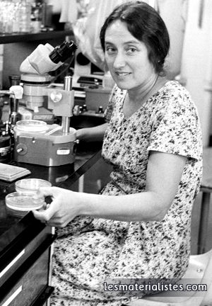 Lynn Margulis dans son laboratoire
